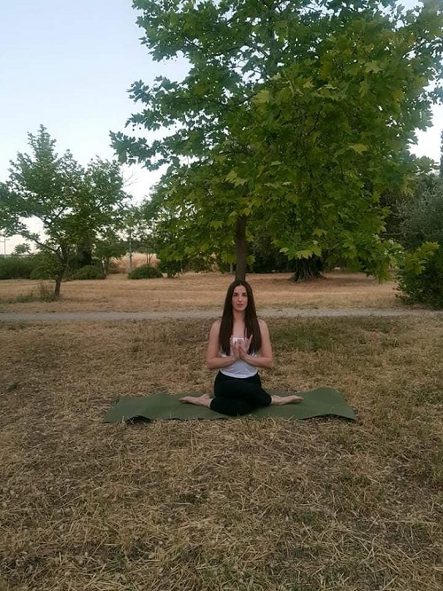 Η yoga σε λίγα λόγια από την Νικολέτα Πομόνη
