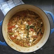 Κοκκινιστό κριθαράκι με μανιτάρια, πιπεριές και φέτα