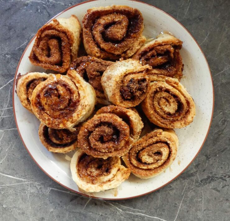 Cinnamon rolls με εύκολη ζύμη