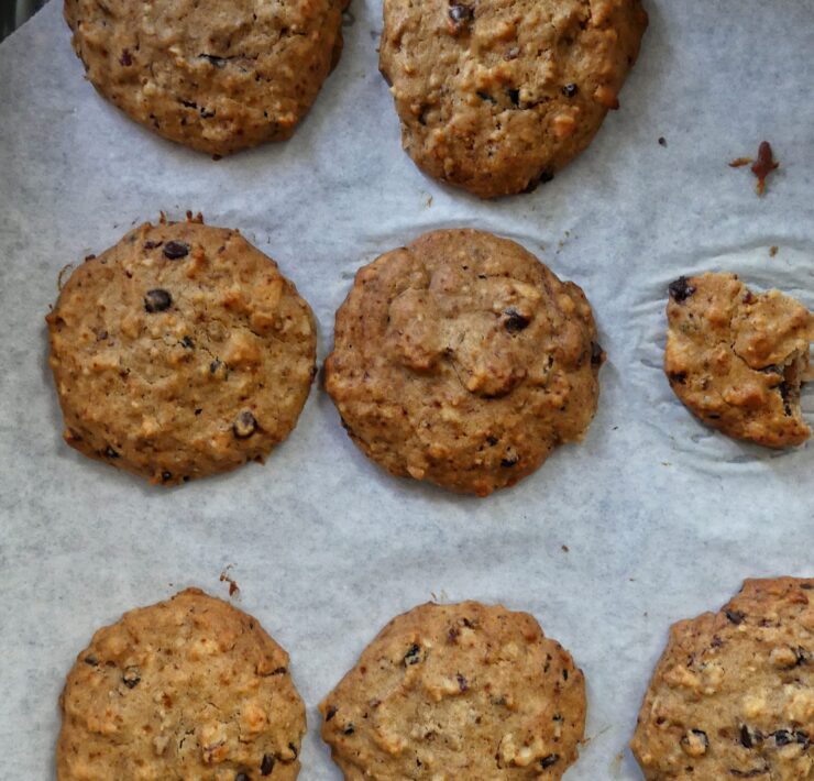 Soft cookies με χουρμάδες, σοκολάτα και αμύγδαλα