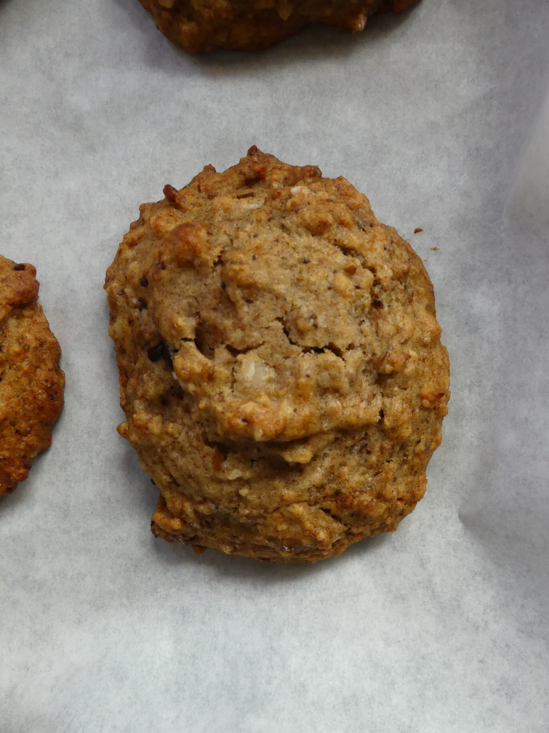 Soft cookies με χουρμάδες, σοκολάτα και αμύγδαλα