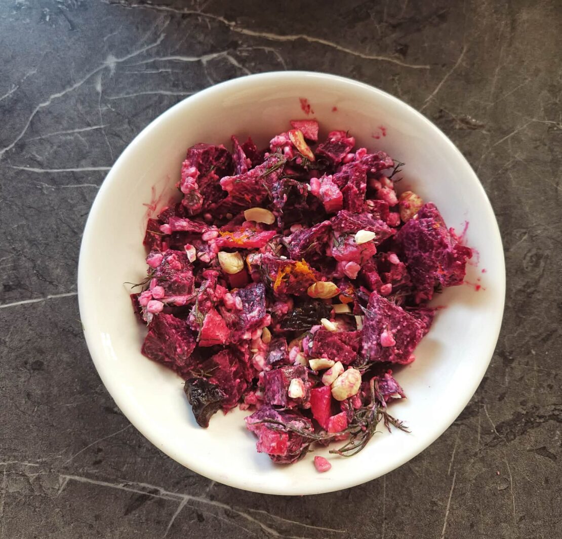 Παντζαροσαλάτα με γιαούρτι, μήλο και ξύσμα πορτοκάλι