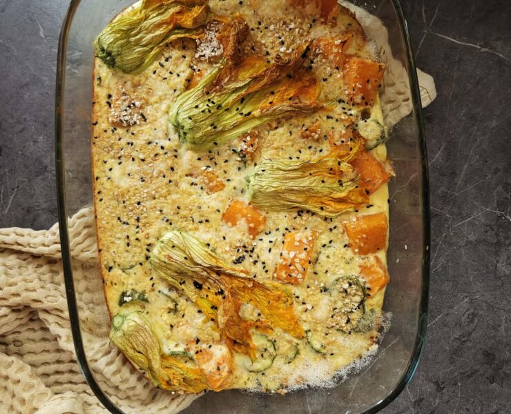 Ομελέτα φούρνου με κολοκύθα, κολοκυθάκια και βασιλικό