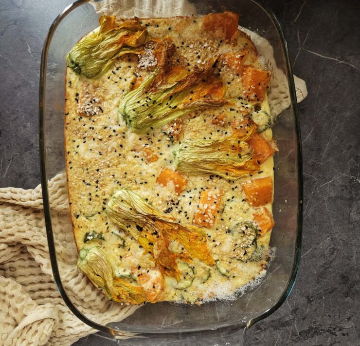 Ομελέτα φούρνου με κολοκύθα, κολοκυθάκια και βασιλικό